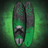Patrik Air Style Gen2 Wakeboard in Schwarz und Grün, Draufsicht mit geometrischen Mustern und X-Design