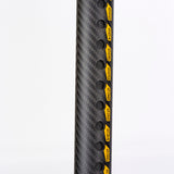 Patrik Carbon XL-Curve Boom, schwarzes Carbongalster mit gelben Einstellpunkten, Detailansicht der Längsseite