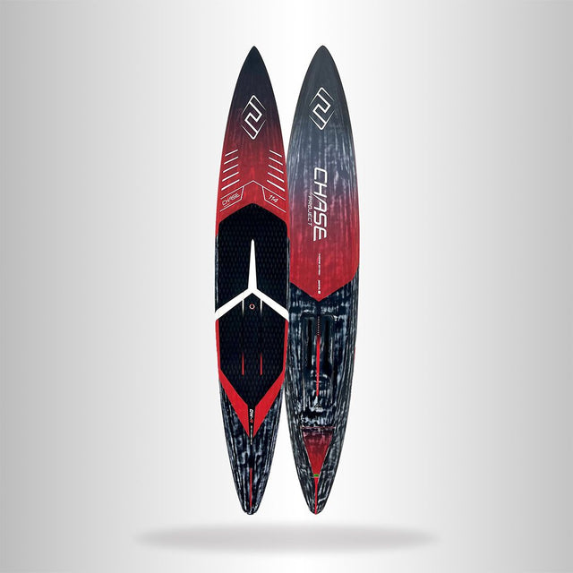 CHASE DW-R Downwind Racing Kiteboard, Schwarz-Rot Farbverlauf, Draufsicht mit weißem Mittelteil und aerodynamischem Design