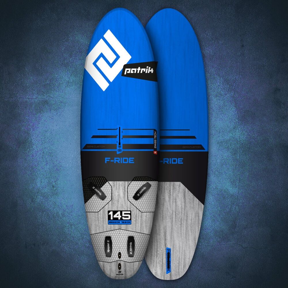 Patrik F-Ride Kiteboard, blau mit weißem Logo, schwarzem Mittelteil und grauer Unterseite, 145er Größe, Flachansicht
Schaumstoff-Trainingsboard mit ergonomis...