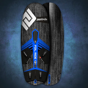 Patrik Foil Ride Hydrofoil Board, Grau-Schwarz mit Blau, Draufsicht auf Composite-Konstruktion mit Foil-Befestigungspunkten