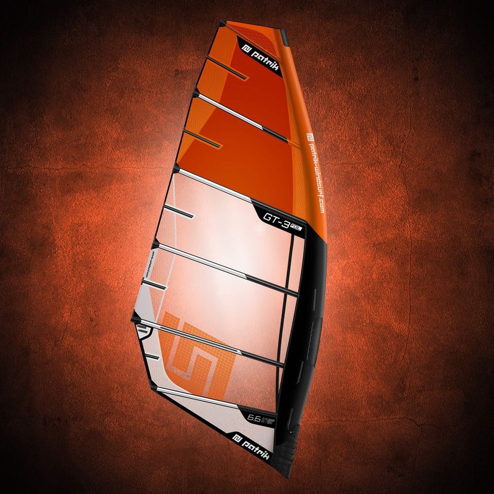 Patrik GT-3 Foil Windsegel orange weiß schwarz mit Battens, Frontansicht vor strukturiertem Hintergrund