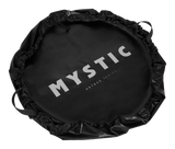 Mystic Wetsuit Bag 2027 schwarze Neopren-Tasche mit silbernem Logo, Draufsicht, robuste Henkel sichtbar