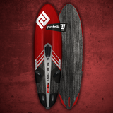 Patrik Slalom-X Windsurfboard rot mit grauer Unterseite, Draufsicht auf rotem Hintergrund
