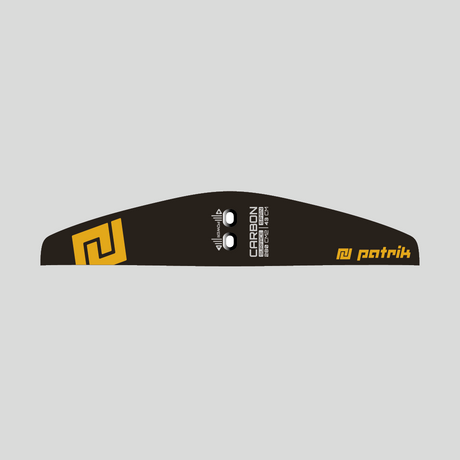 Patrik Foil Back Wing in Schwarz mit gelbem Logo, Seitenansicht auf grauem Hintergrund